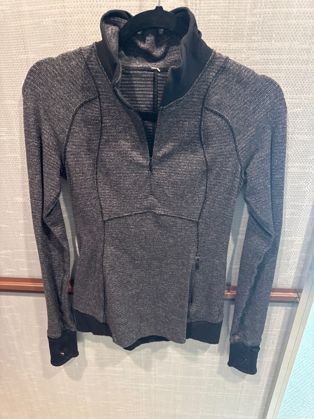 Lululemon women’s quarter zip. Size 2